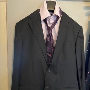 Drk NavyWool suit for wedding season unaltered . Lightweight .